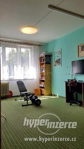 Prodej velice pěkného bytu 3+1 82m2 v panelovém domě, Stará Role, Karlovy Vary - foto 13