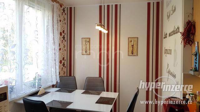 Prodej velice pěkného bytu 3+1 82m2 v panelovém domě, Stará Role, Karlovy Vary - foto 21