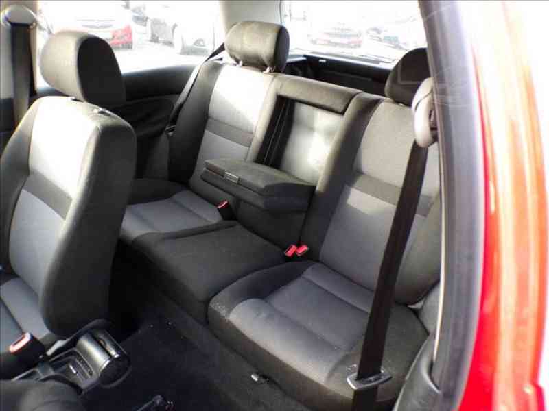 Volkswagen Golf 1,6 16V KLIMA,EKO PLACENO!!! - foto 7