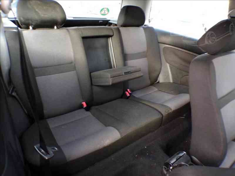 Volkswagen Golf 1,6 16V KLIMA,EKO PLACENO!!! - foto 8