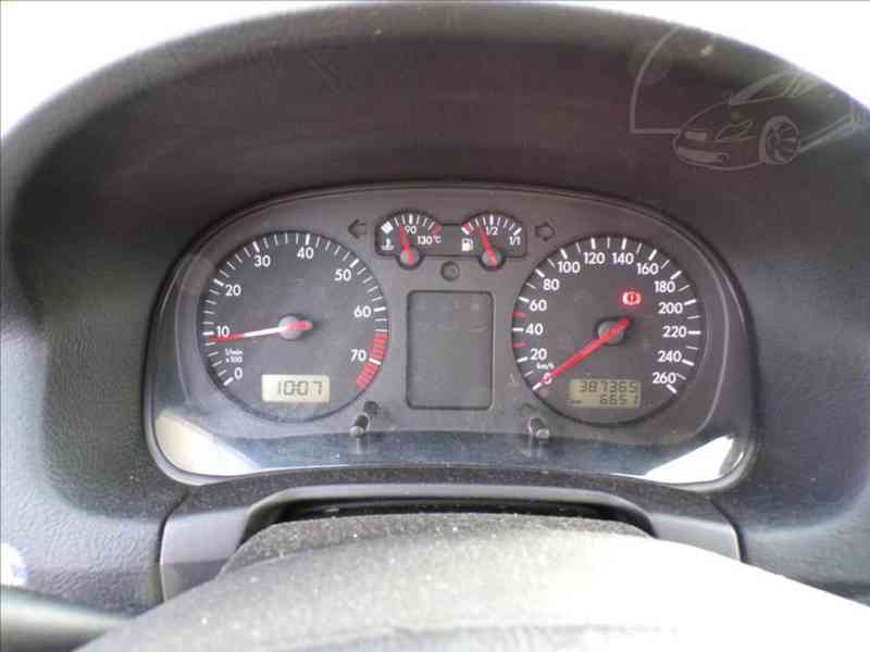 Volkswagen Golf 1,6 16V KLIMA,EKO PLACENO!!! - foto 5