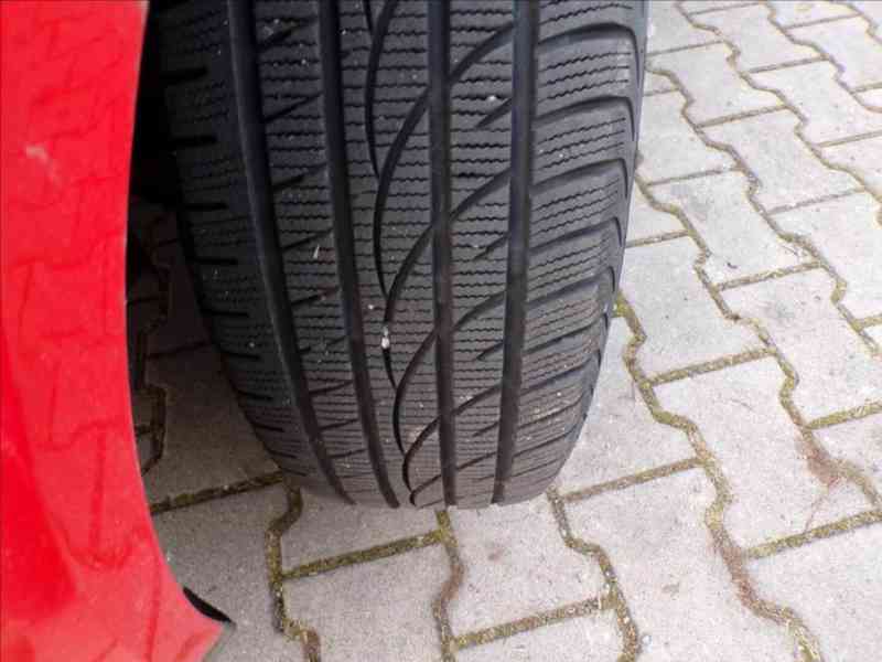 Volkswagen Golf 1,6 16V KLIMA,EKO PLACENO!!! - foto 12