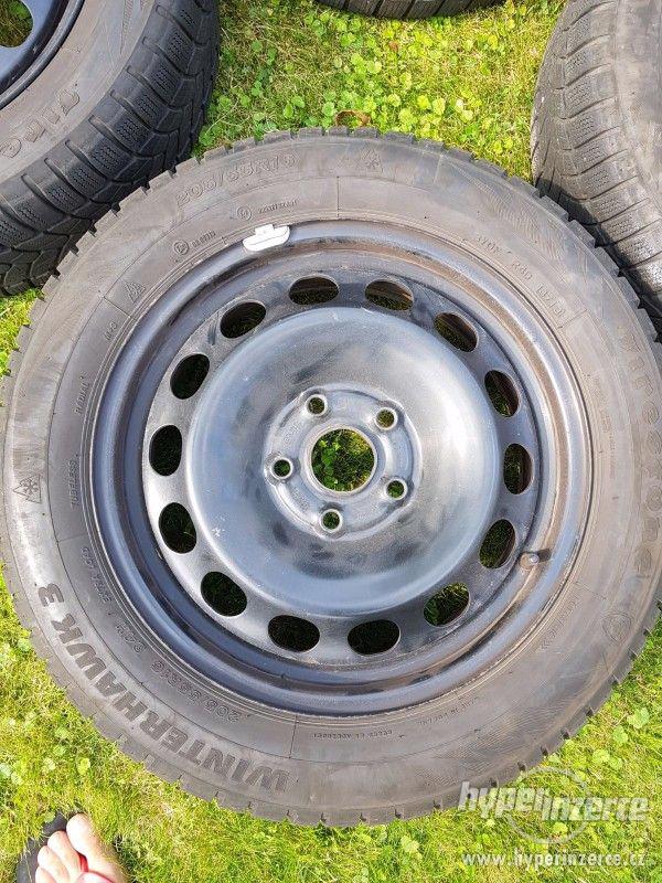 Sada zimních pneu s plechovými disky 205/55 R16 - foto 7