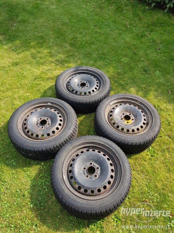 Sada zimních pneu s plechovými disky 205/55 R16 - foto 14