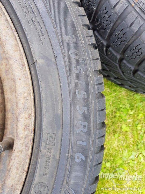 Sada zimních pneu s plechovými disky 205/55 R16 - foto 18