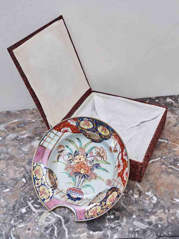 Japonský porcelánový holicí talíř Imari v dárkové krabici - foto 9