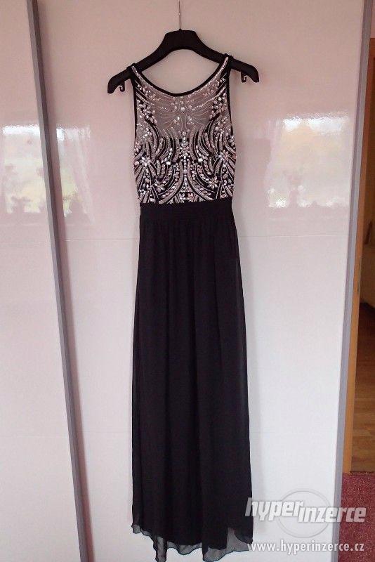 Prodám černé plesové šaty na ramínka se stříbrným živůtkem - foto 1