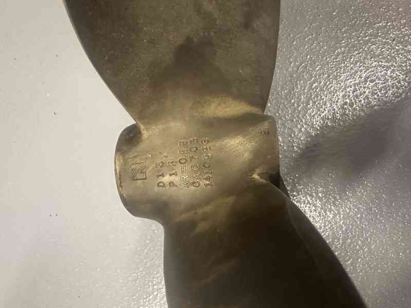 Bronzový lodní šroub - foto 2