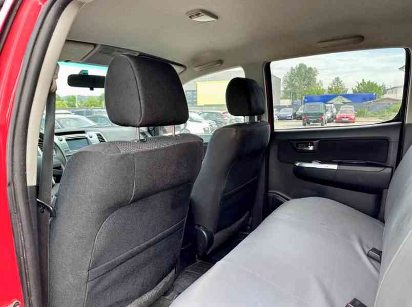 Toyota Hilux 3,0 D4-D Double Cab 4x4 AUT. 126kw - foto 9