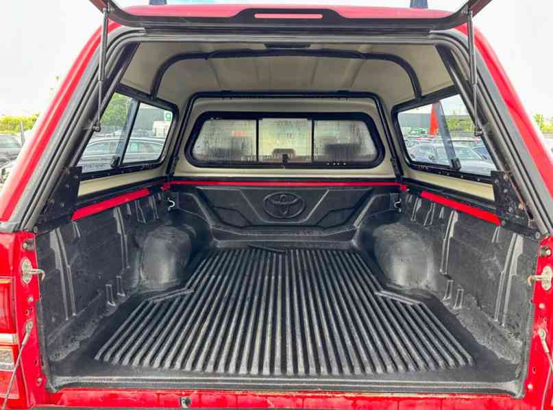 Toyota Hilux 3,0 D4-D Double Cab 4x4 AUT. 126kw - foto 12