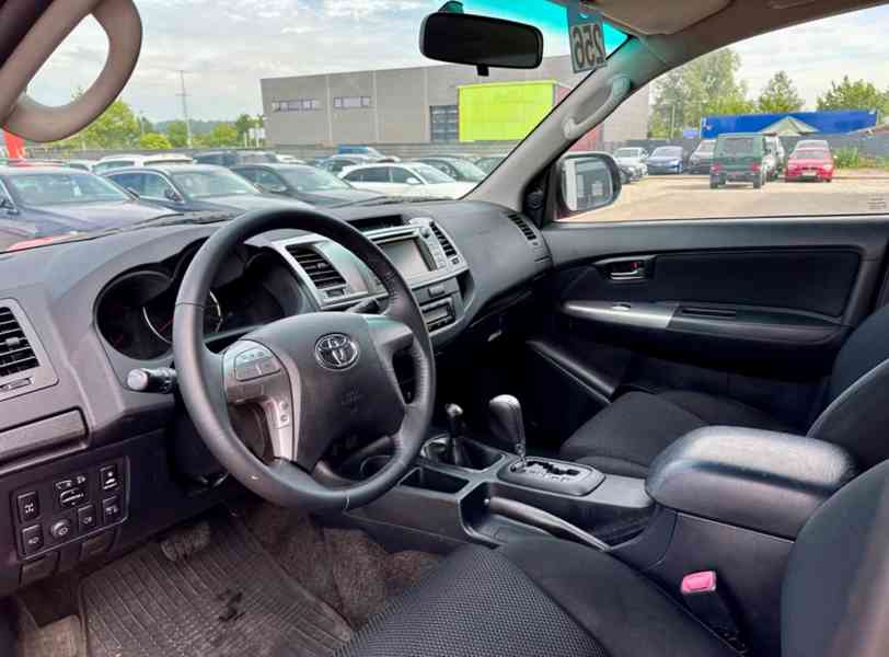 Toyota Hilux 3,0 D4-D Double Cab 4x4 AUT. 126kw - foto 6