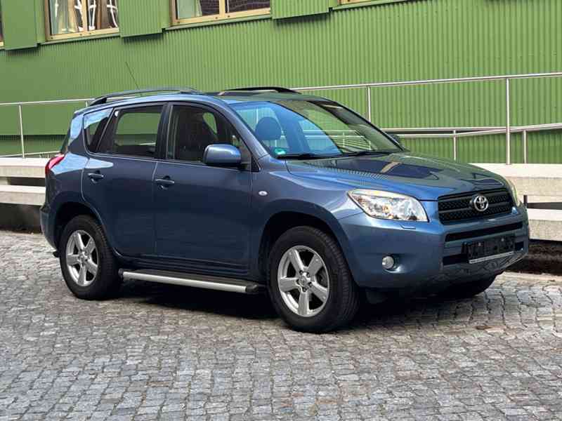 Toyota RAV 4 2.0i 4x4 Executive benzín 112kw