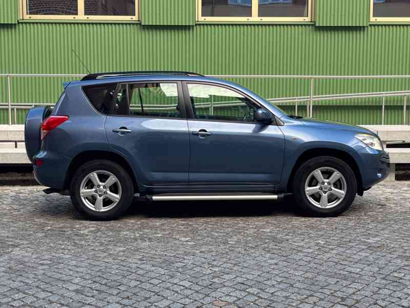 Toyota RAV 4 2.0i 4x4 Executive benzín 112kw - foto 10