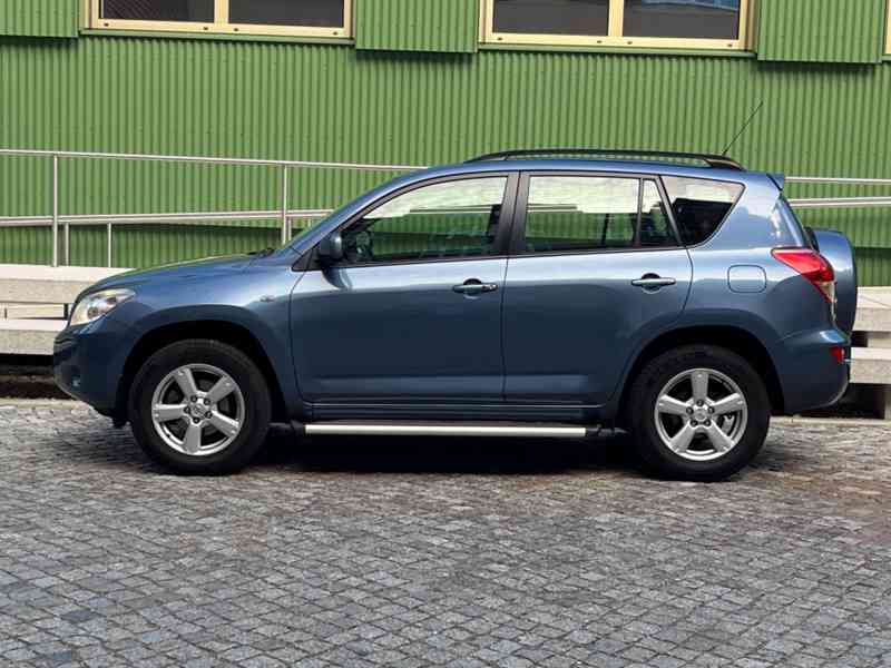 Toyota RAV 4 2.0i 4x4 Executive benzín 112kw - foto 4