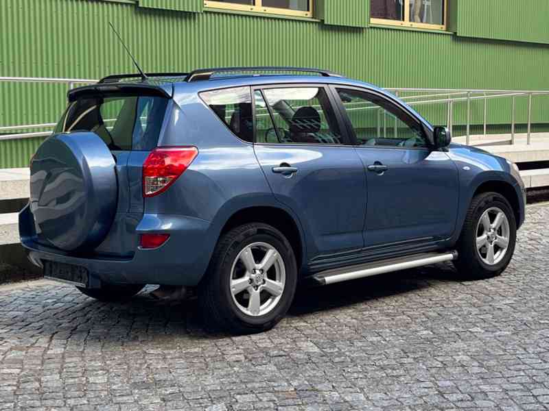 Toyota RAV 4 2.0i 4x4 Executive benzín 112kw - foto 5