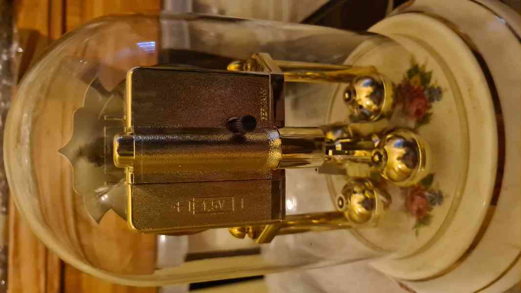 Hermle Quartz Porcelánové hodiny se skleněnou kupolí - foto 3