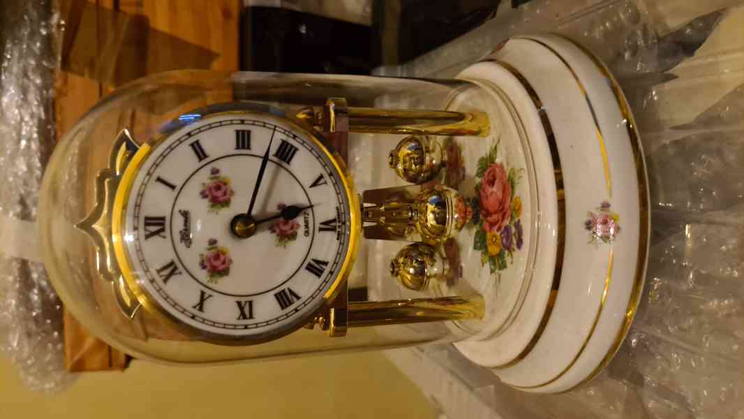 Hermle Quartz Porcelánové hodiny se skleněnou kupolí - foto 2