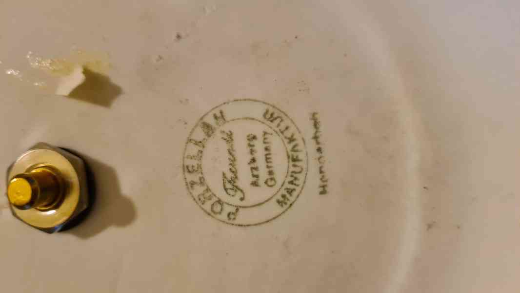 Hermle Quartz Porcelánové hodiny se skleněnou kupolí - foto 4