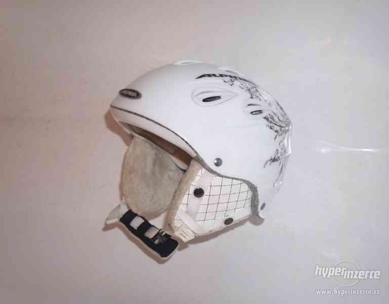 Skoro nová lyžařská helma S přilba na Snowboard Alpina 54-57 - foto 1