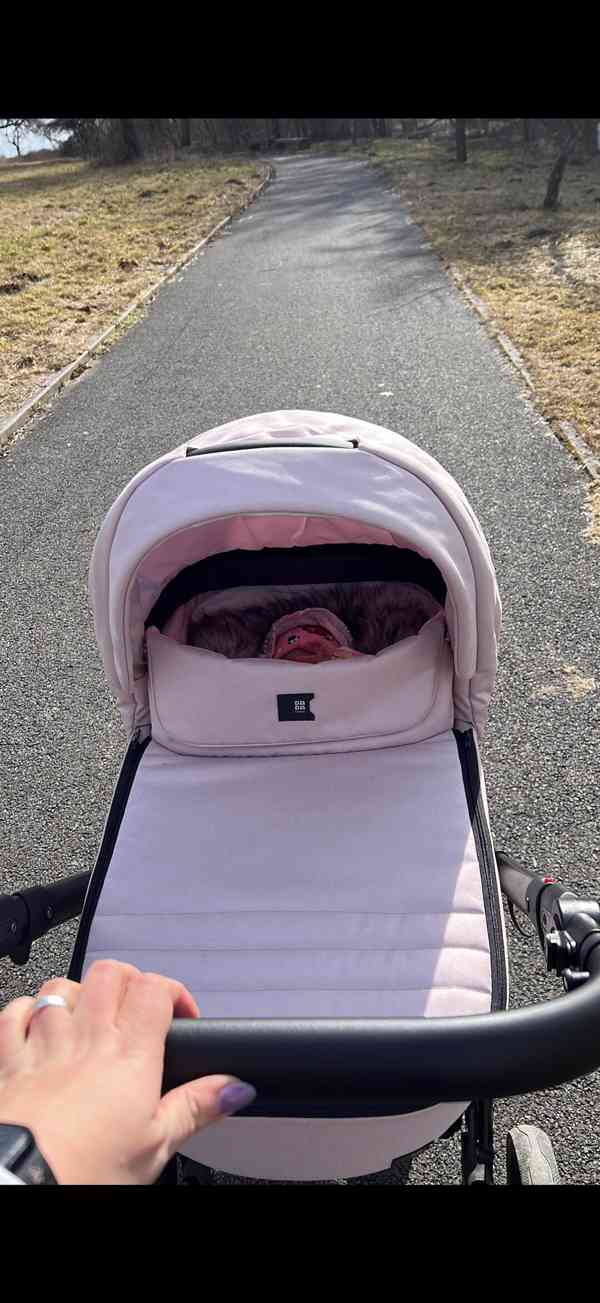 Hluboký růžový kočárek Dada Paradiso - foto 2