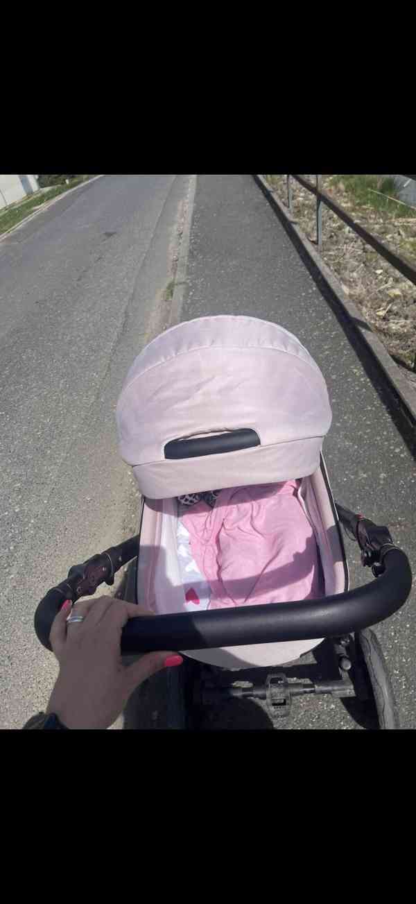 Hluboký růžový kočárek Dada Paradiso - foto 5