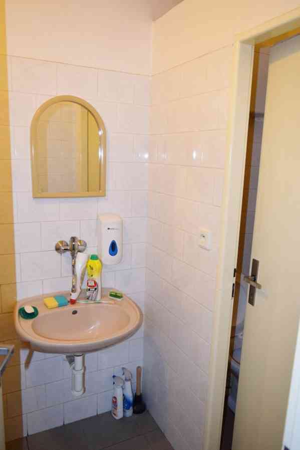 Pronájem obchodním prostor v centru Dvora Králové - foto 10