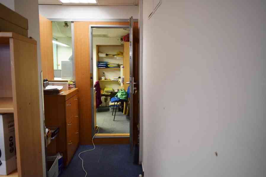 Pronájem obchodním prostor v centru Dvora Králové - foto 8