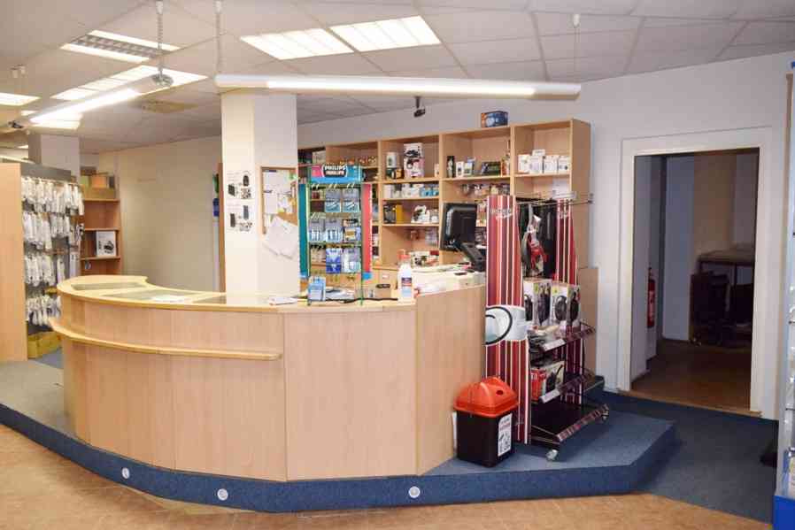 Pronájem obchodním prostor v centru Dvora Králové - foto 5