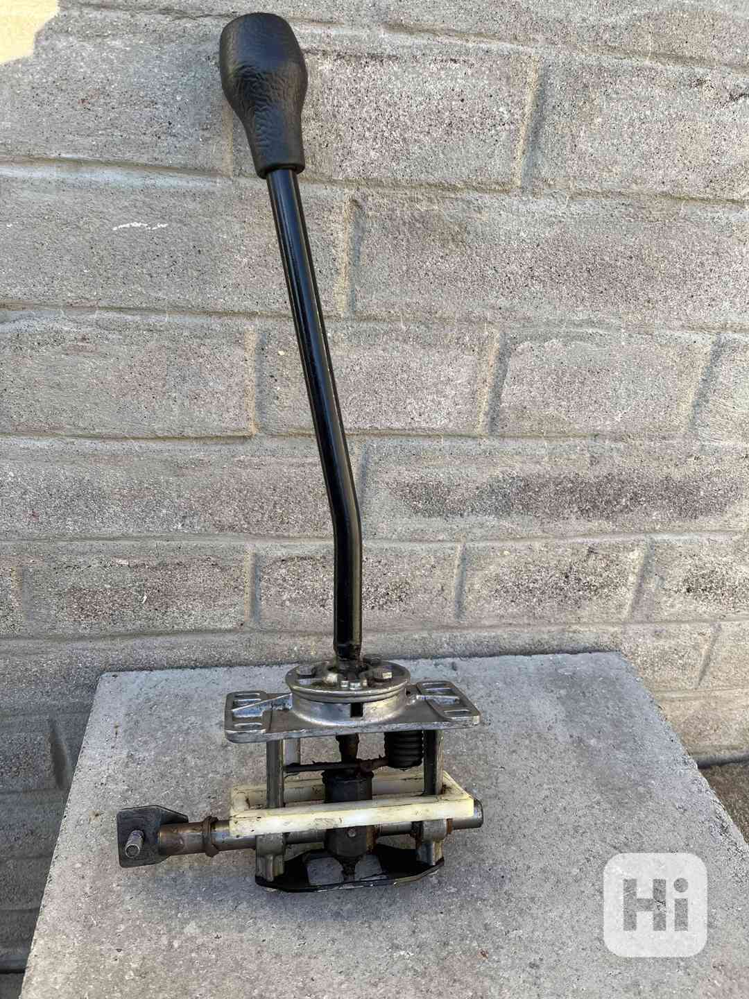 ŠKODA 130 - 136 RAPID, kulisa řazení 5kvalt - foto 1