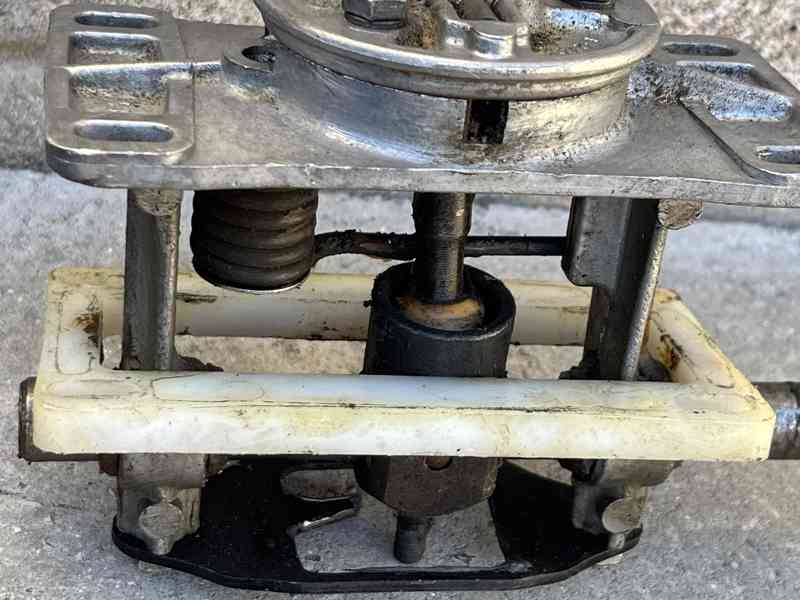 ŠKODA 130 - 136 RAPID, kulisa řazení 5kvalt - foto 4