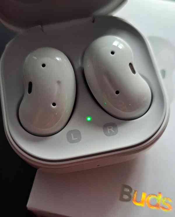 SAMSUNG Galaxy Buds Live SM-R180 - bazar - Hyperinzerce.cz