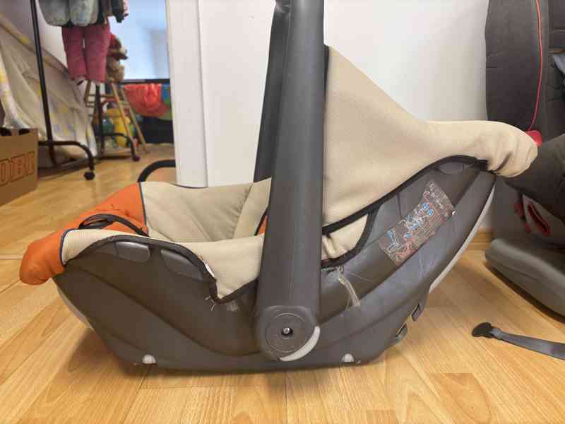 Autosedačka - foto 2