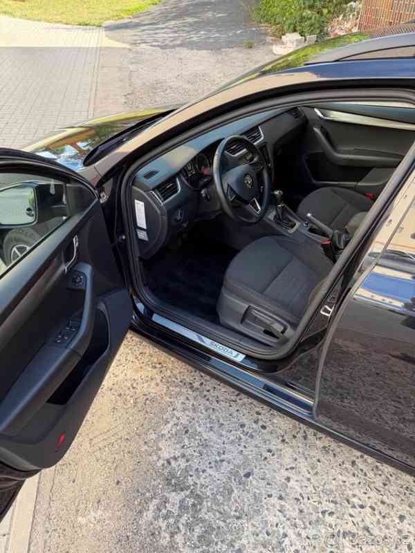 Škoda Octavia 2,0   3 - foto 7