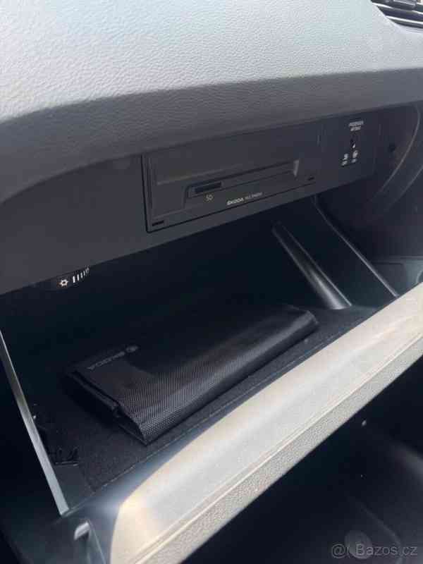 Škoda Octavia 2,0   3 - foto 4