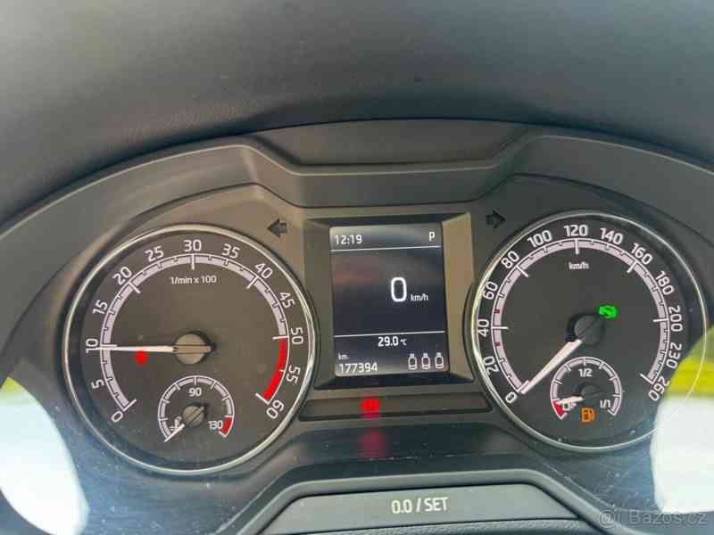 Škoda Octavia 2,0   3 - foto 16