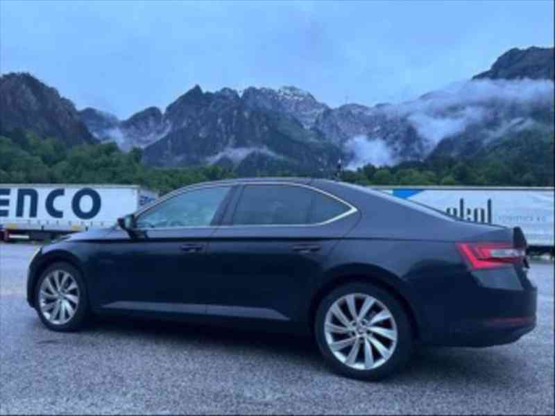 Škoda Superb 2,0   3 - foto 9