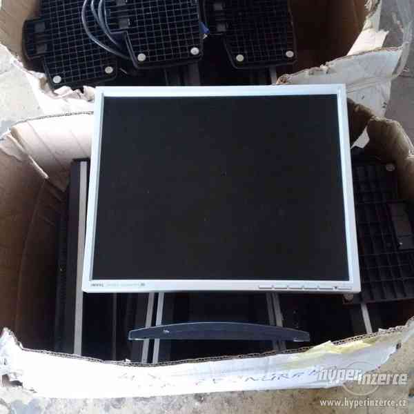 LCD monitor 17" - FP73G S senseye+photo - foto 1