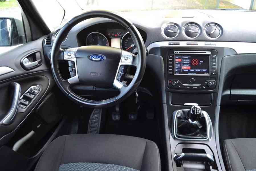 Ford Galaxy 2.0 TDCI 103kW Family 7 míst - foto 8