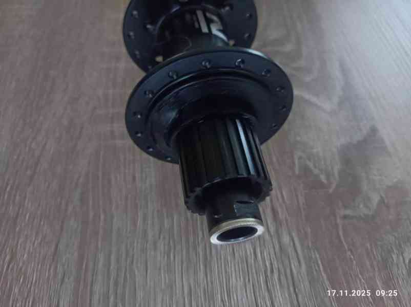 Novatec D902SB-B12-A4A-MS zadní náboj, 6 děr, 32 děr, 12x148 - foto 3