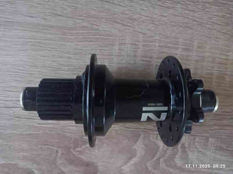 Novatec D902SB-B12-A4A-MS zadní náboj, 6 děr, 32 děr, 12x148 - foto 2