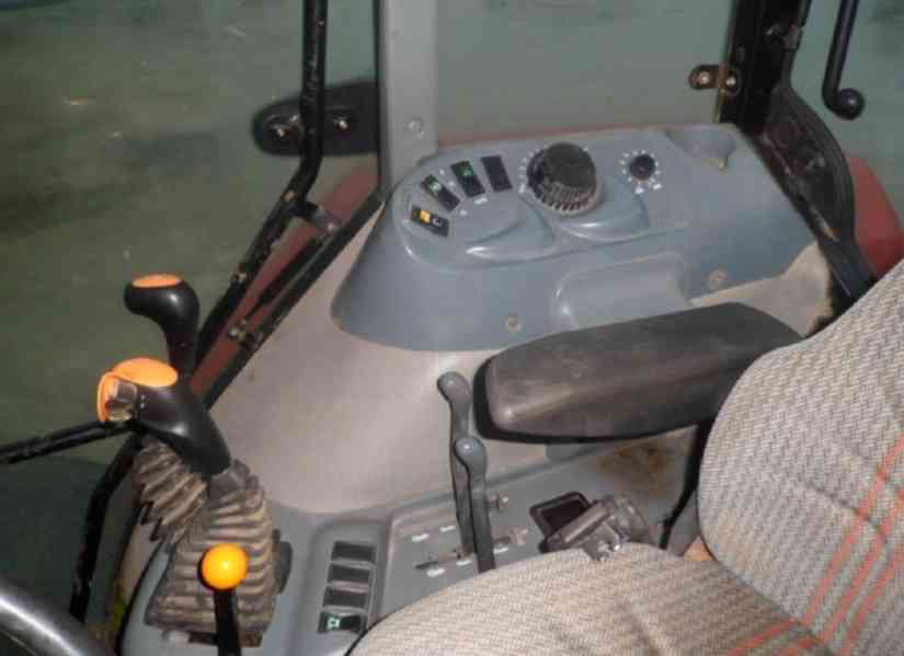 Traktor McCormick CX 1Ox5 + čelní nakladač - foto 2