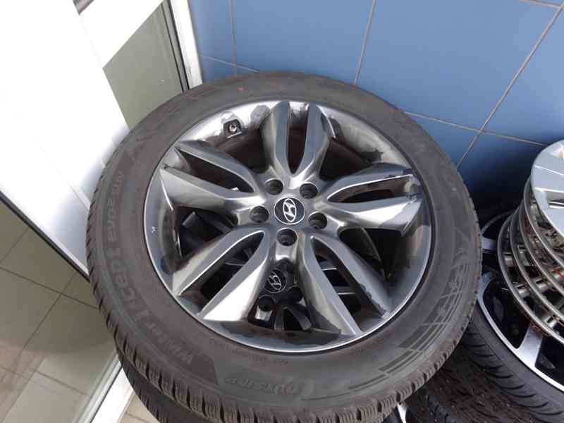 Hyundai Santa Fe zimní pneu 235x55x19 - foto 1
