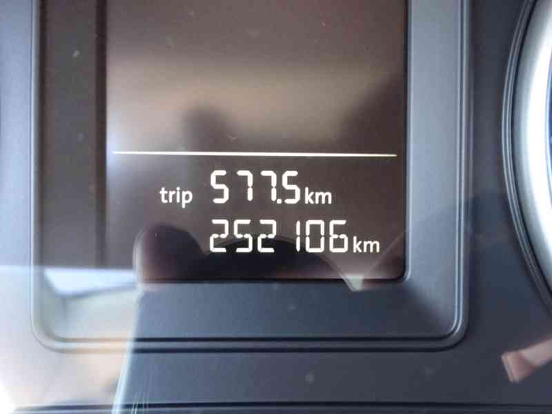 VW Touran 1.6 TDI r.v.2010 Automat (77 kw) - foto 7