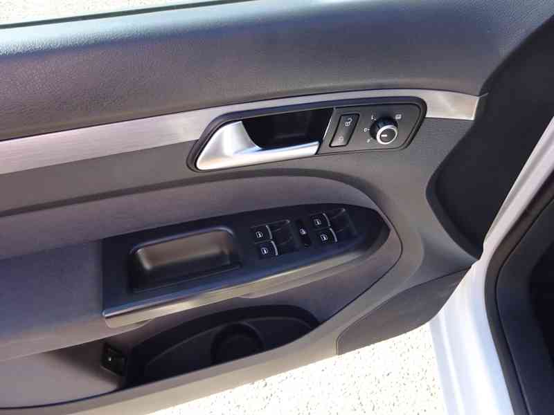 VW Touran 1.6 TDI r.v.2010 Automat (77 kw) - foto 6