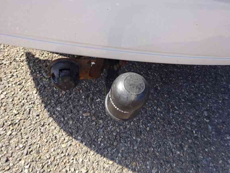 VW Touran 1.6 TDI r.v.2010 Automat (77 kw) - foto 17