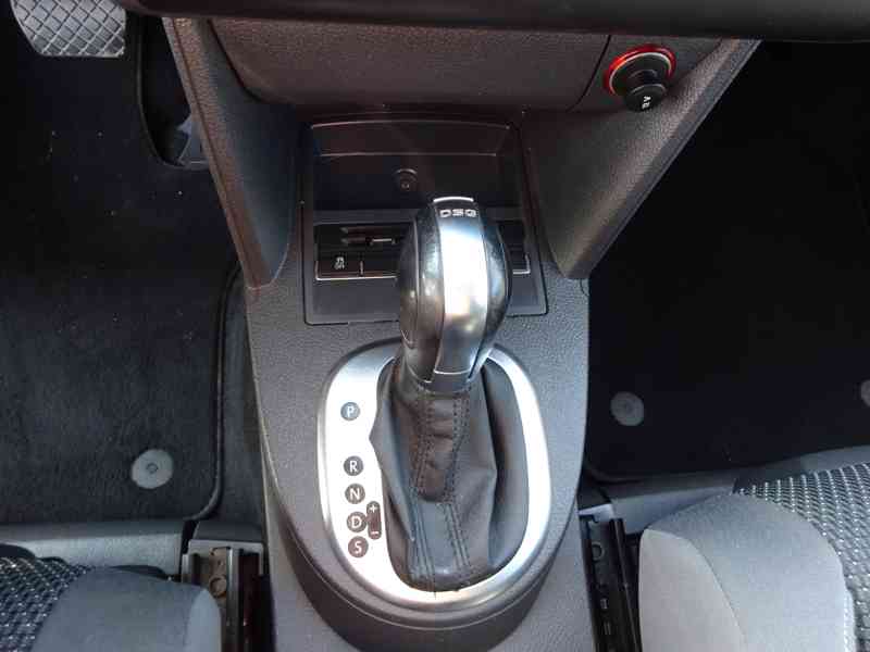VW Touran 1.6 TDI r.v.2010 Automat (77 kw) - foto 9