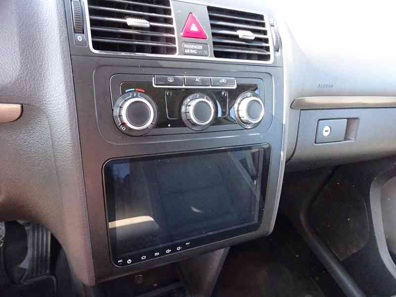 VW Touran 1.6 TDI r.v.2010 Automat (77 kw) - foto 8