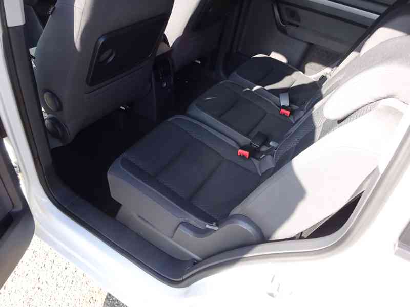 VW Touran 1.6 TDI r.v.2010 Automat (77 kw) - foto 15