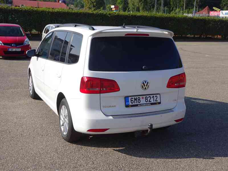 VW Touran 1.6 TDI r.v.2010 Automat (77 kw) - foto 4