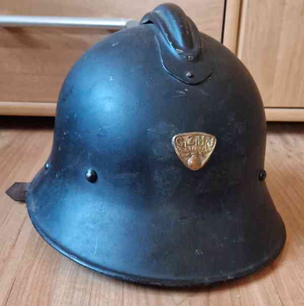 Hasičská helma,přilba s hřebenem a odznaky,čepice,sekerka - foto 6